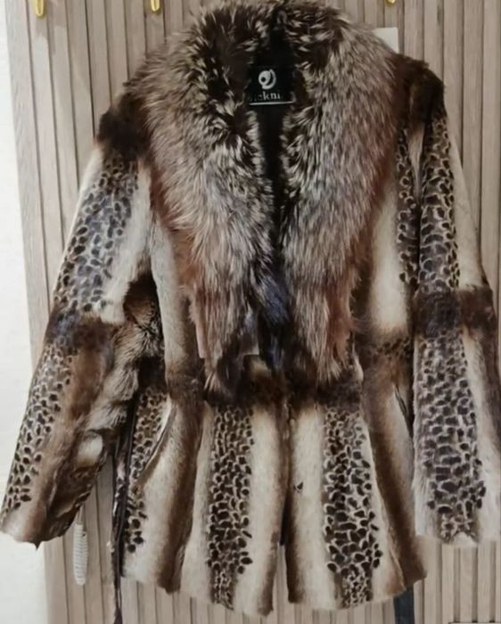 Воротник Песец, сама шуба из Антилопы.
Воротник Песец, сама шуба из Ан