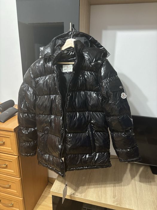 Geaca Monc lucioasa perfect pentru sezonul rece