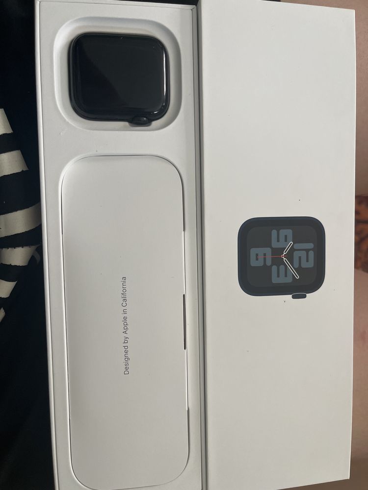 Продам Apple Watch Se