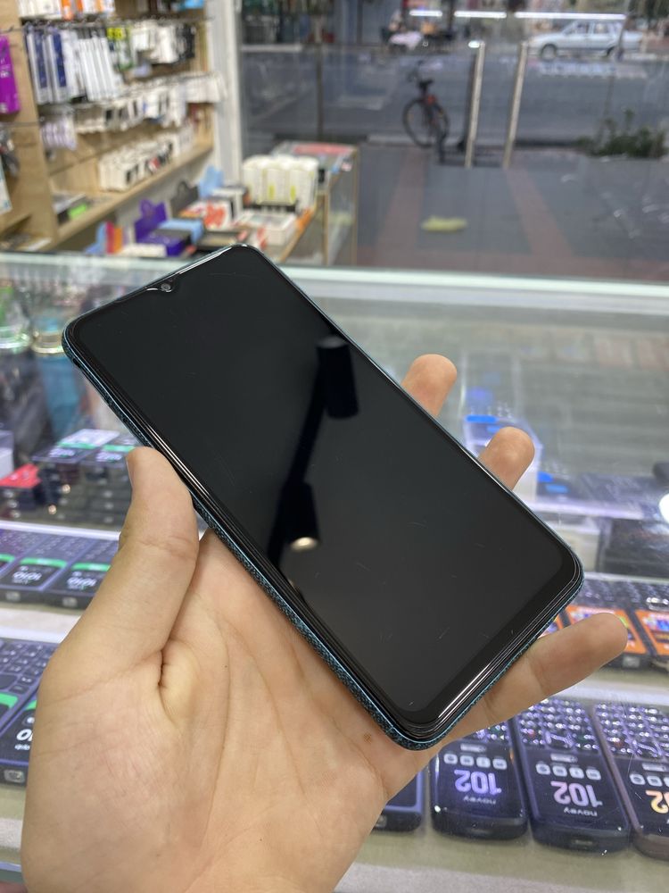 Samsung a20s.