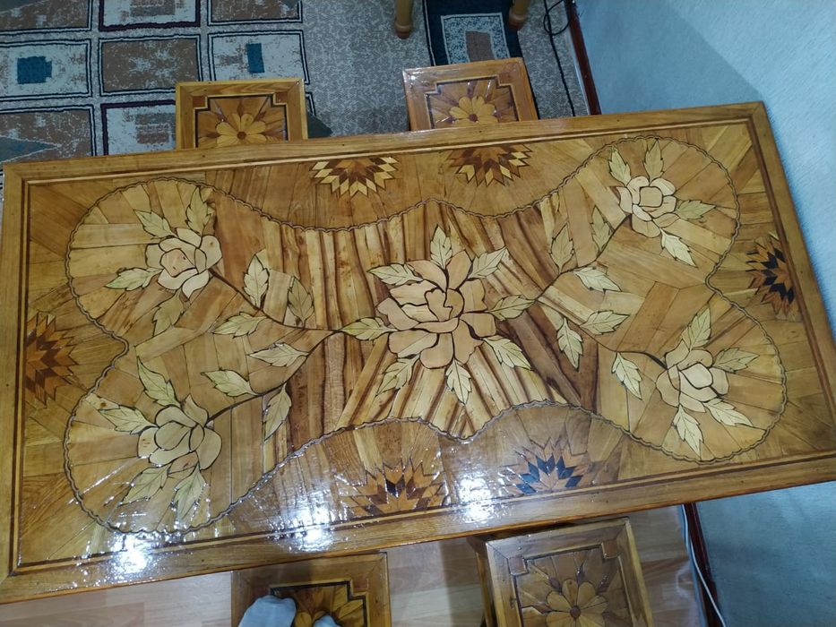 Стол кухонный и 4 табурета , дерево натуральное, ручная работа