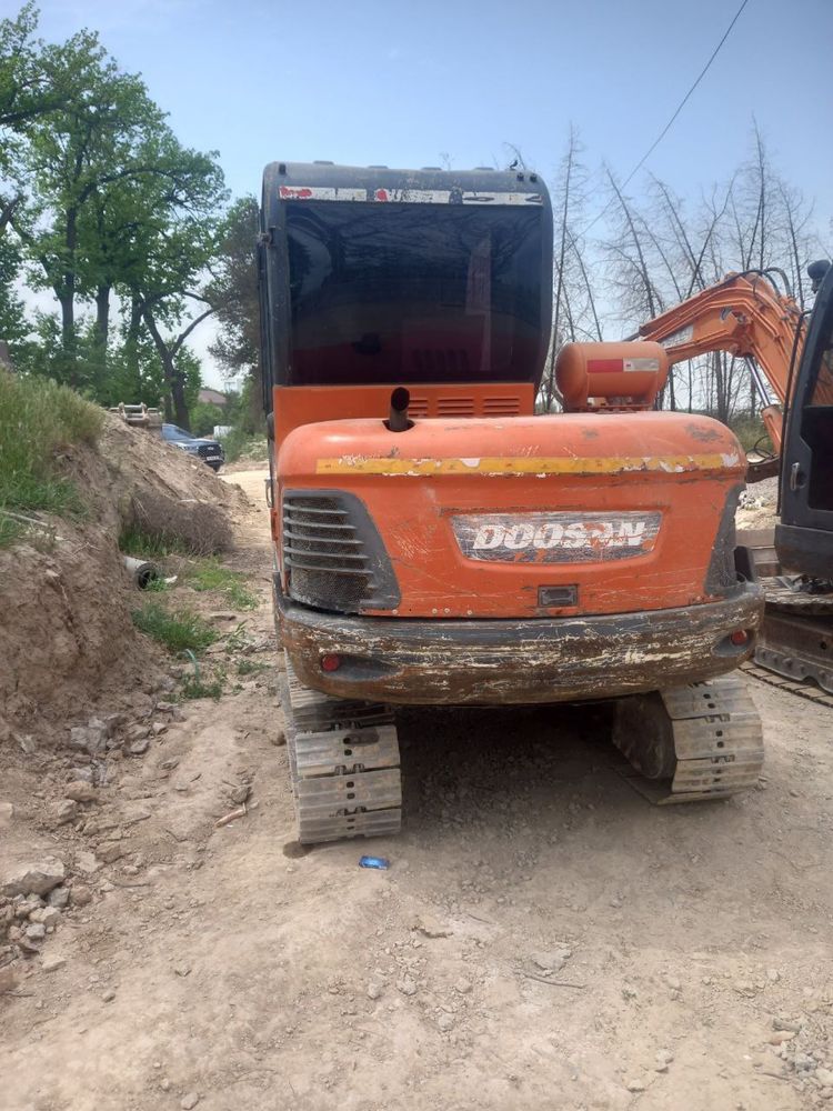 Doosan dx 55 gusinichniy mini ekskavator