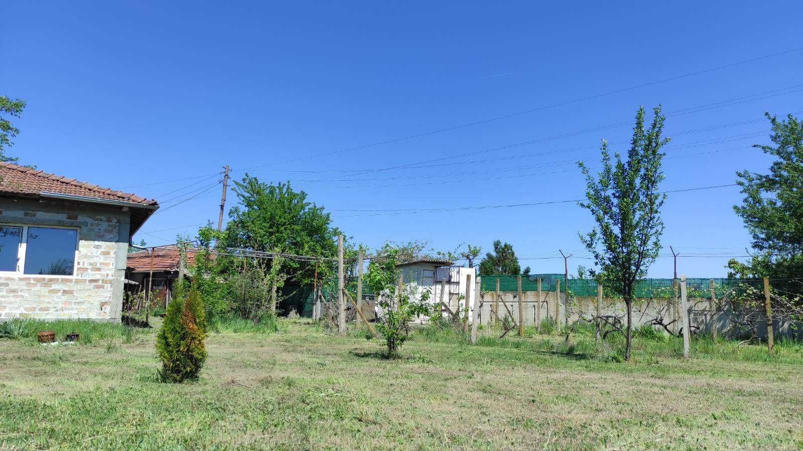 Продавам къща на село