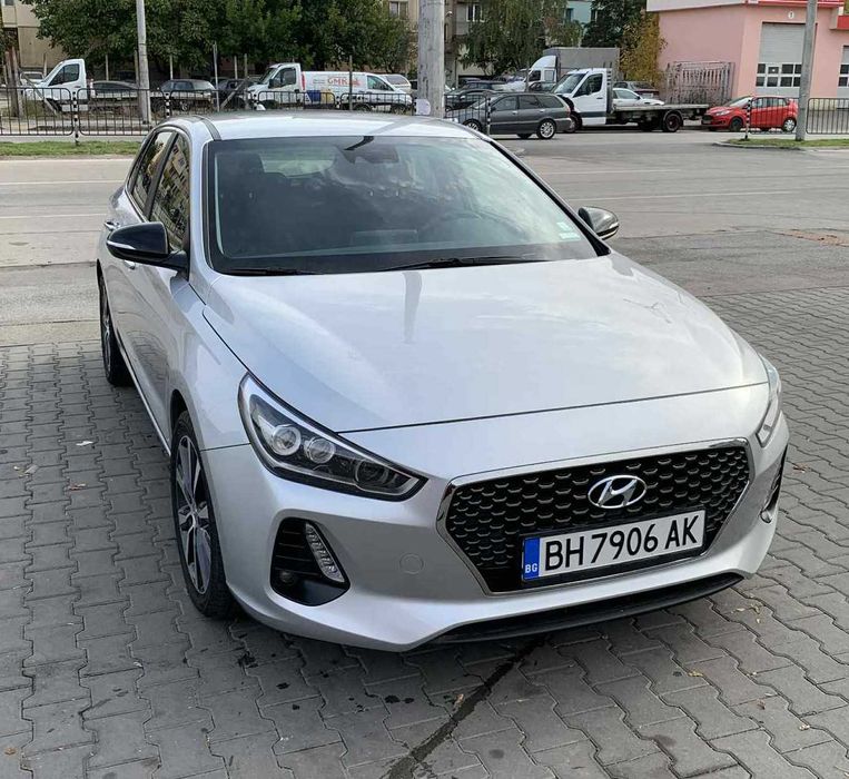 Лек автомобил Хюндай i30