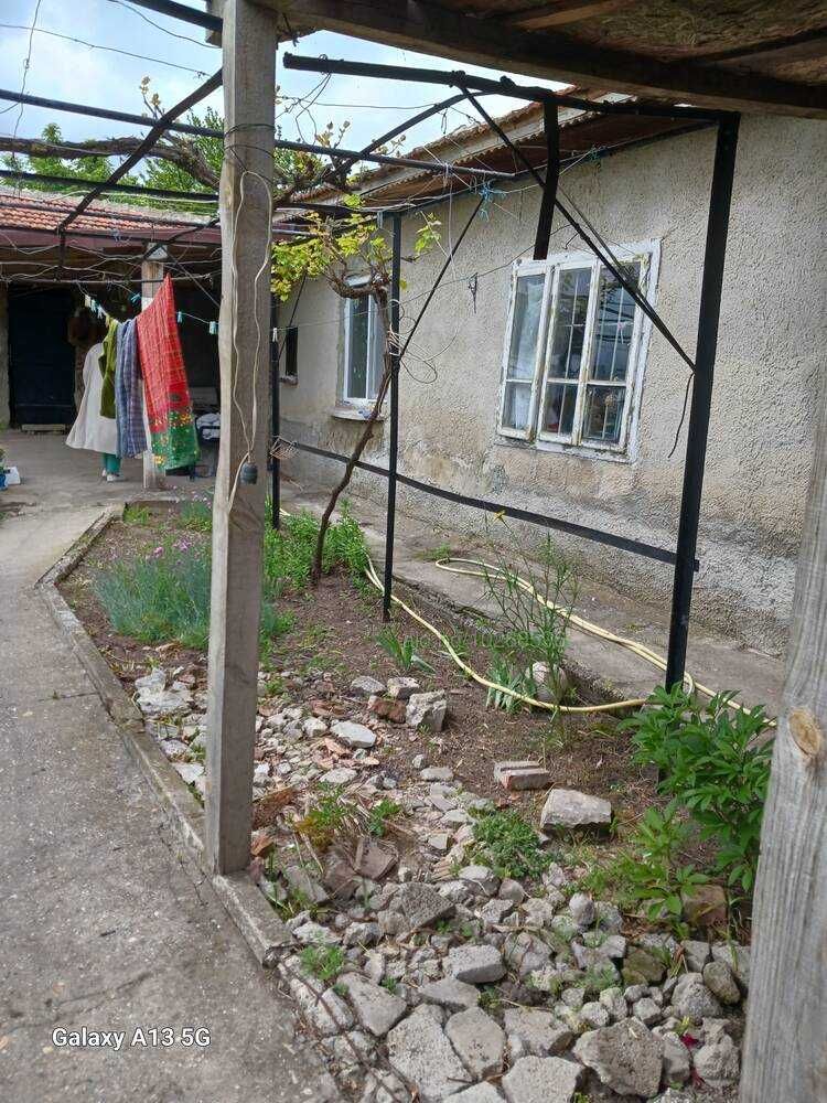 Къща за ремонт в Смолница