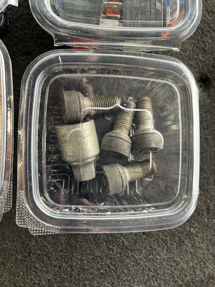 Бушони,секрет,болтове,релета,букси за Audi,Volkswagen,Skoda,Seat VAG