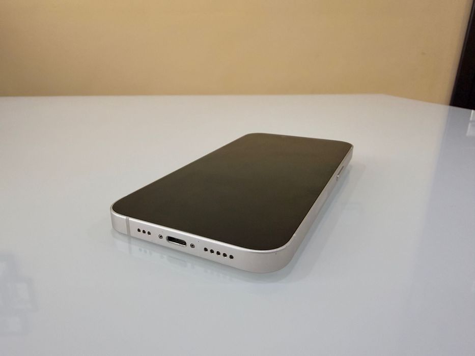 iPhone 14 256GB Бял + слушалки