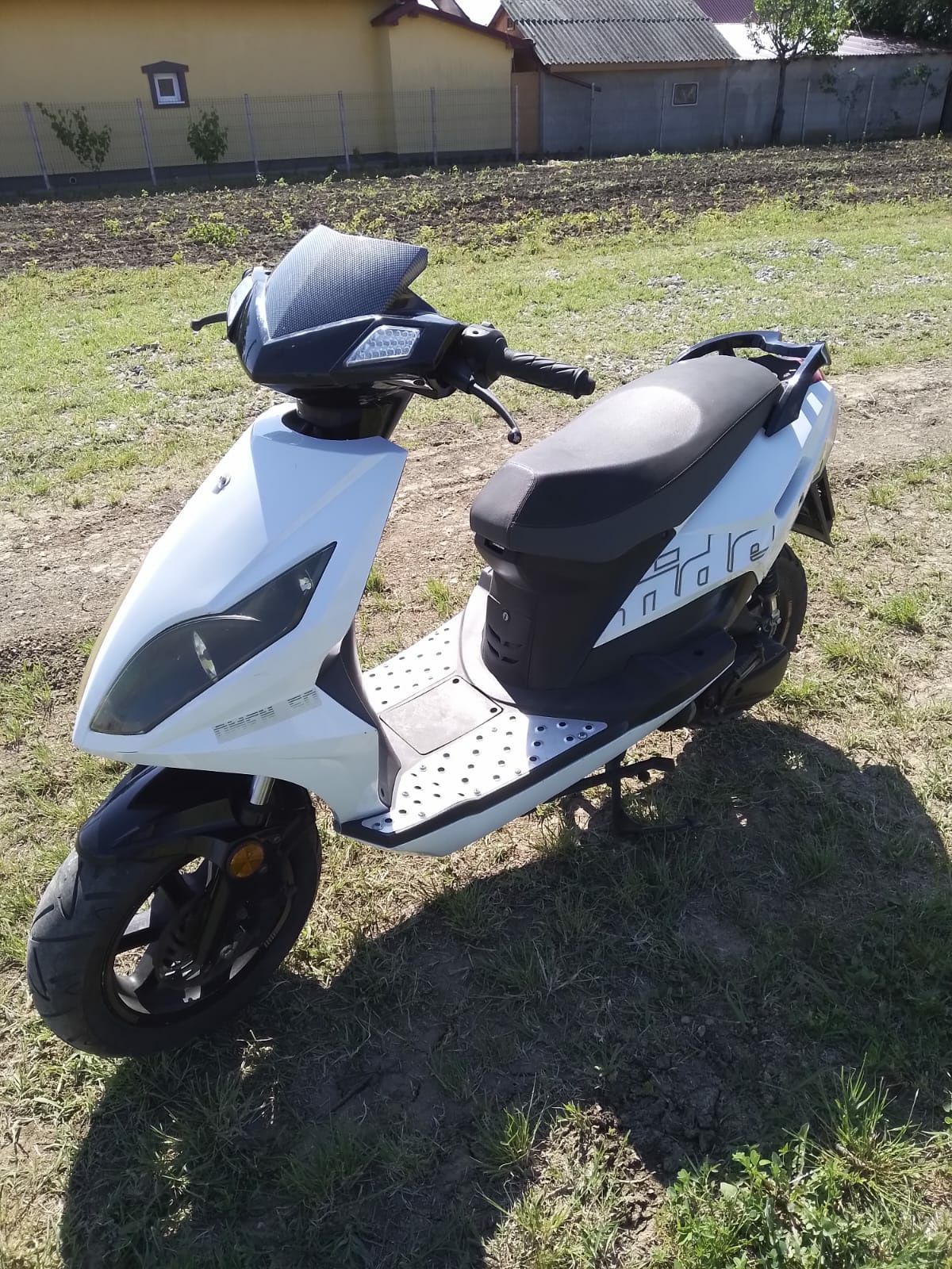 Scuter Moped Ride 49cc