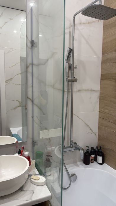 Стеклянная перегородка в ванную