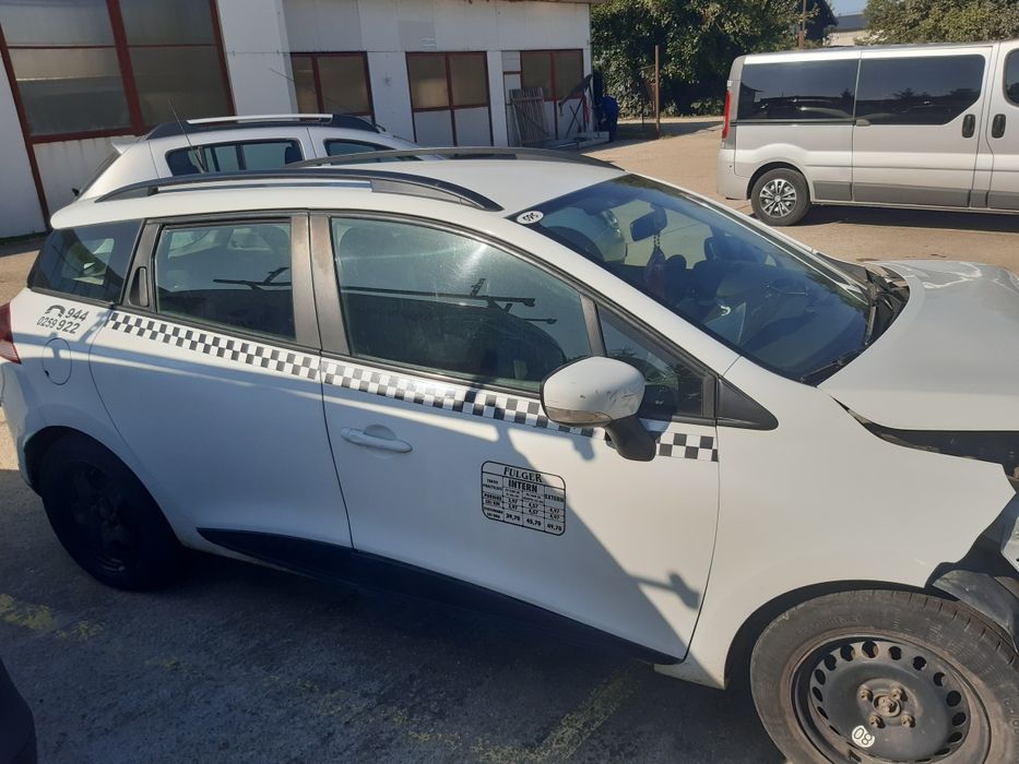 De vanzare renault  clio 0.9 benzina avariata
