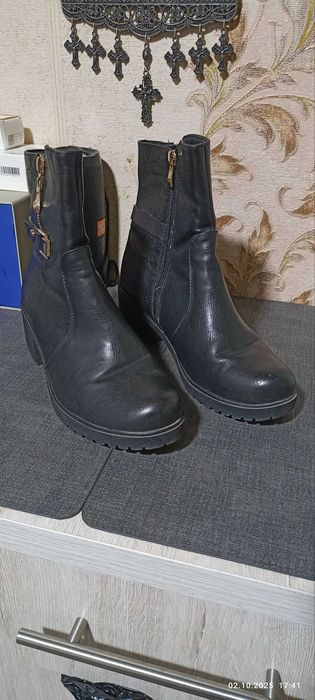Продам женскую обувь б. У