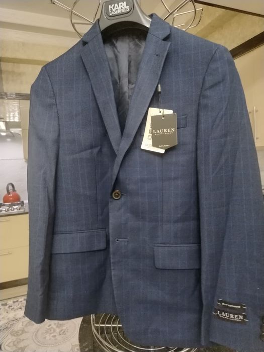 Пиджак  новый подойдет 13 14 лет