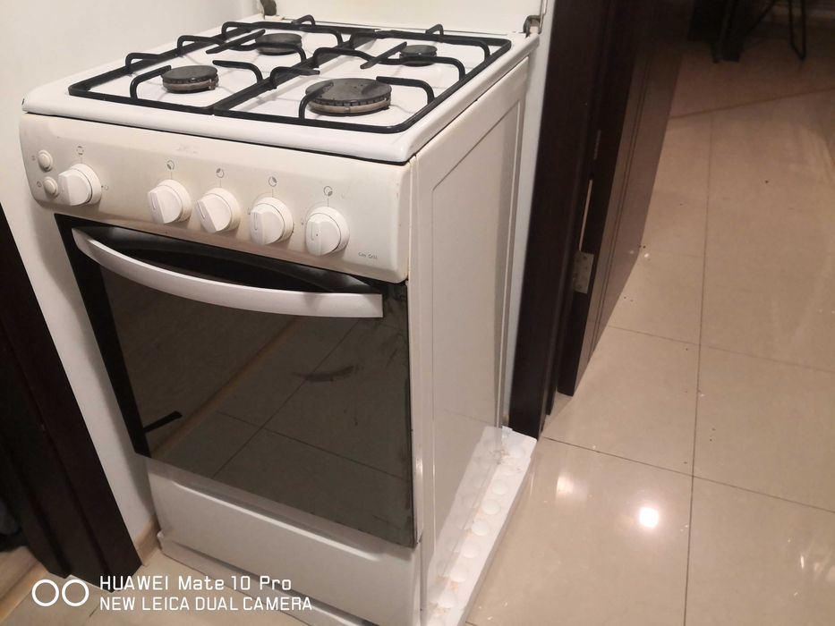 Vând aragaz zanussi