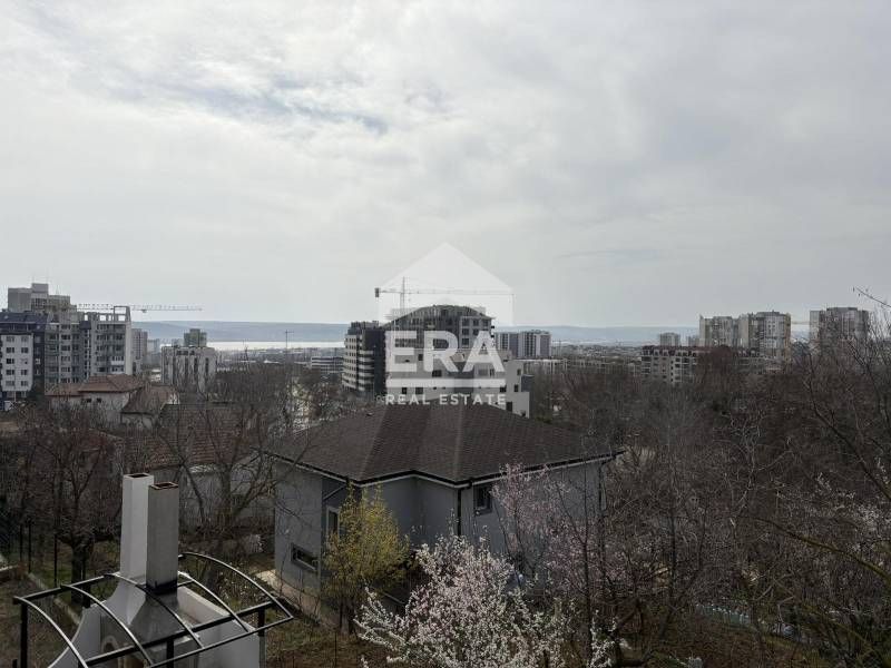 Ексклузивна двуетажна газифицирана къща със сутерен и таван за продажб