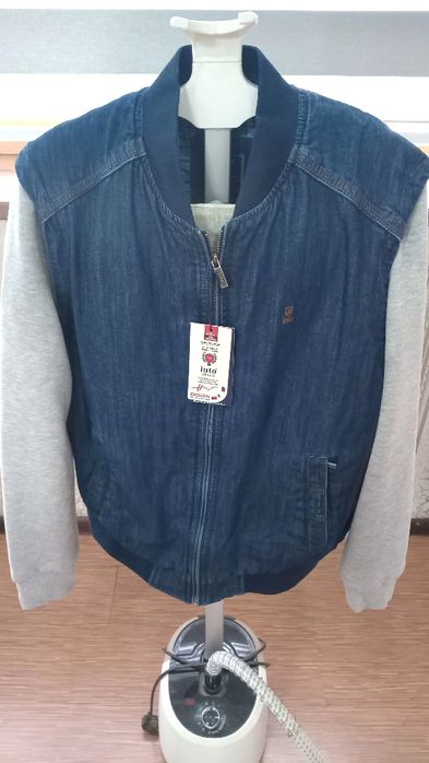 Джинсовая куртка бомбер.