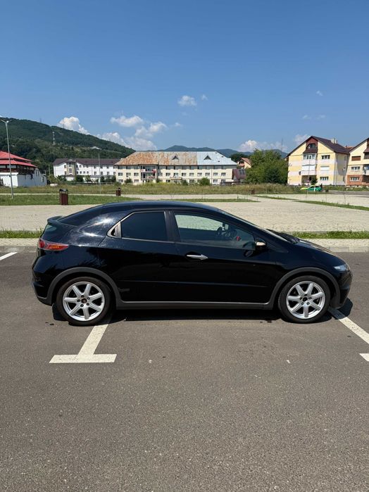 Honda Civic 8 Hatchback 1.8 i-VTEC 140 CP - Cutie automata