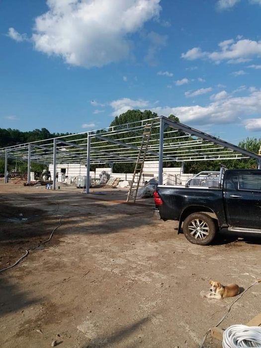 Vand hala metalică Avem pe stoc 
Asiguram transport și montaj Dorim se