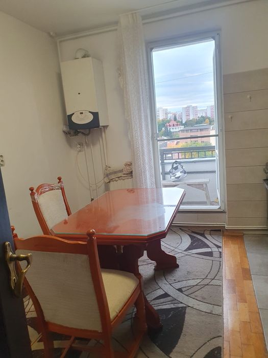 Inchiriez apartament cu 4 camere central