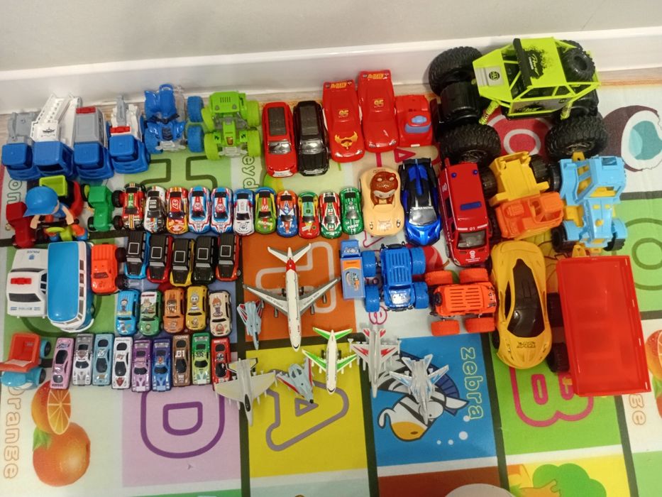 Набор машинок продам