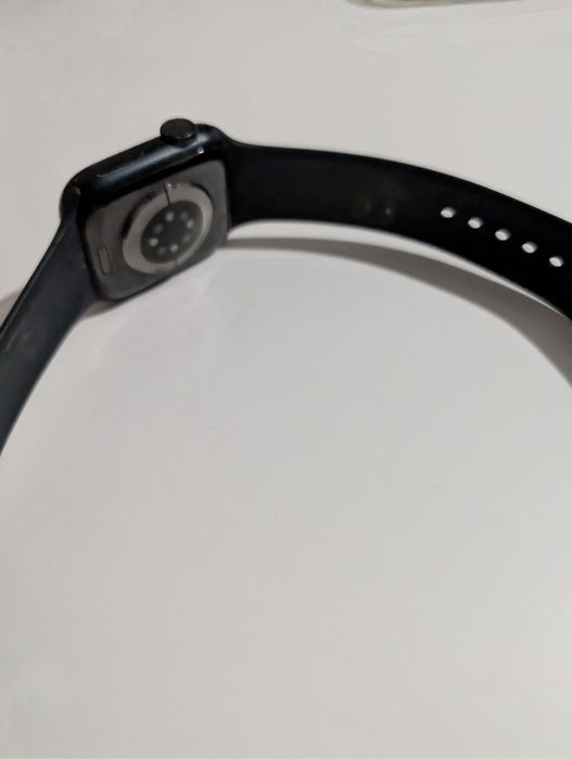 Apple Watch Series 8 (Baterie 87%) - 100% Funcțional, Defect Estetic