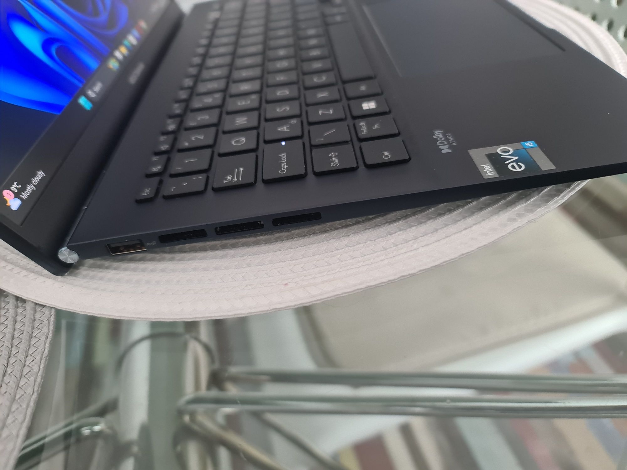 Laptop asus zenbook  i5 UX3402z