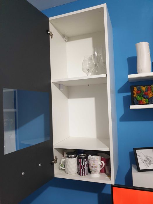 2 buc mobila (vitrina) suspendata