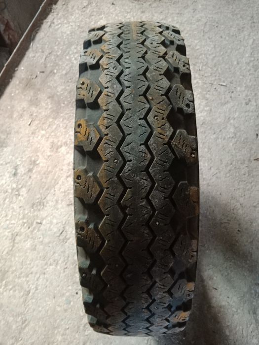 Продам шины R16 225/75
