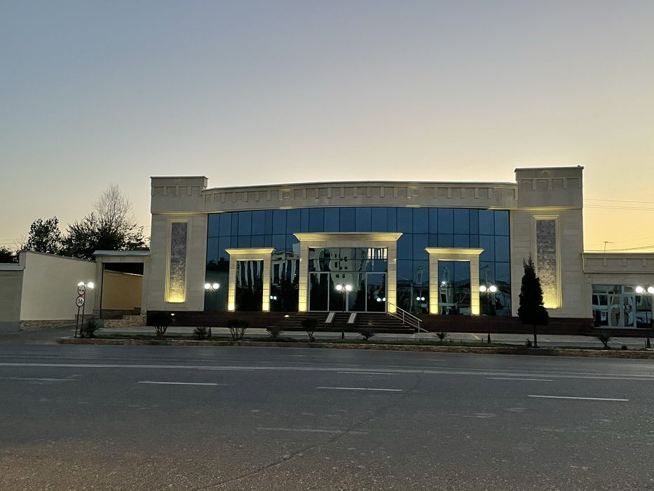 Сдаётся в аренду просторное коммерческое помещение