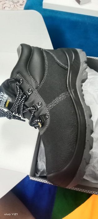 Ботинки для безопасностной работы.