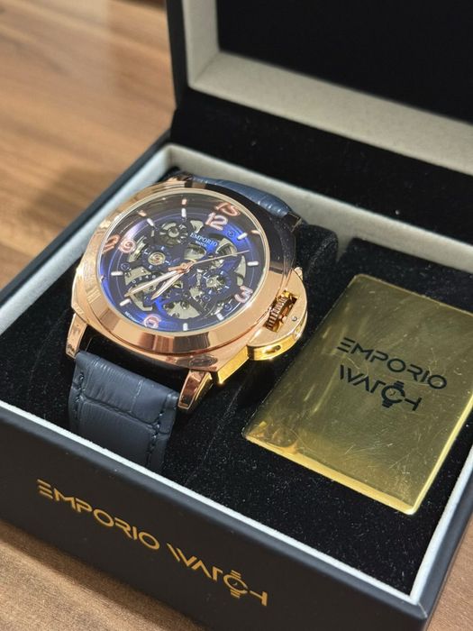 Часовник Emporio Watch