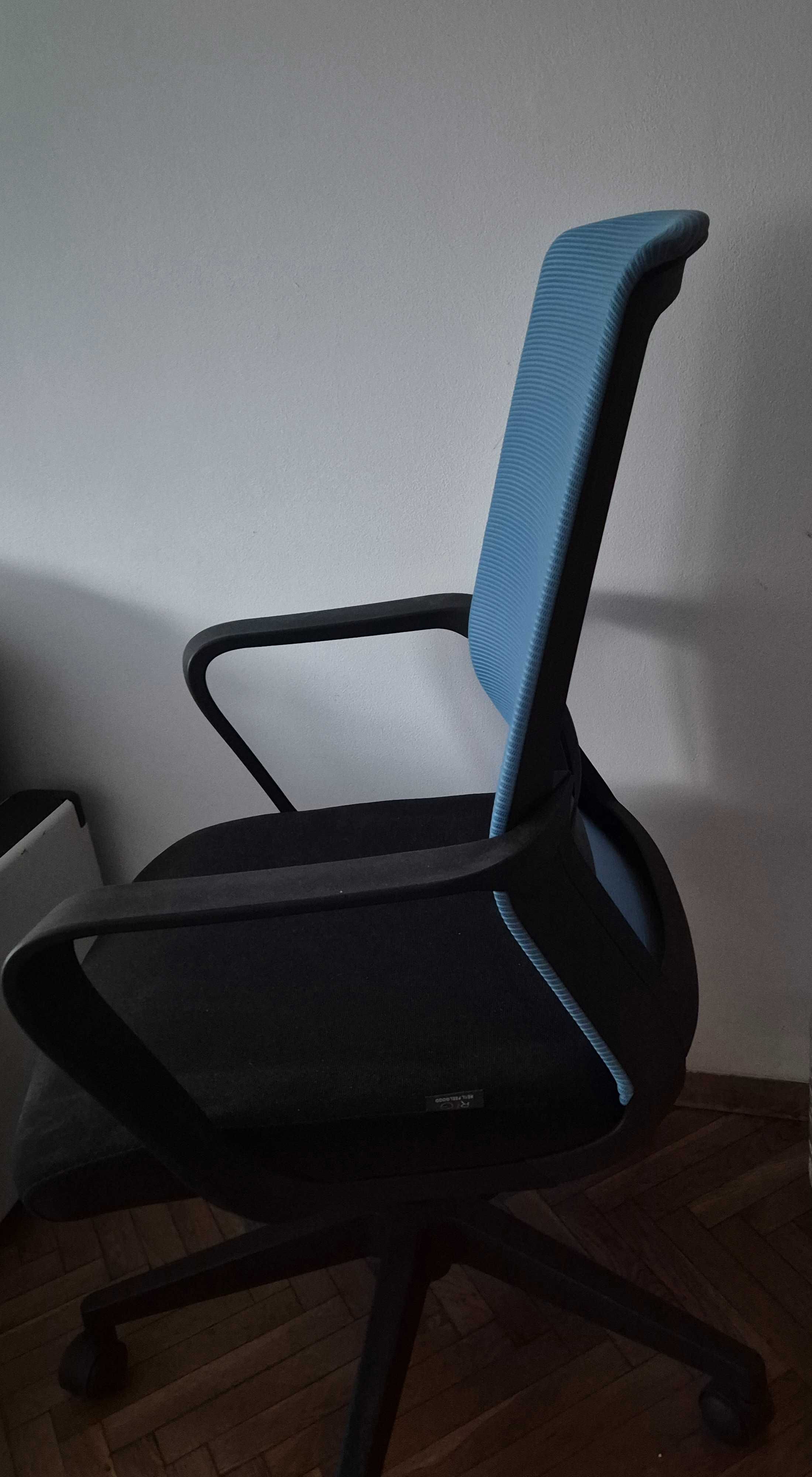 Продавам офис стол