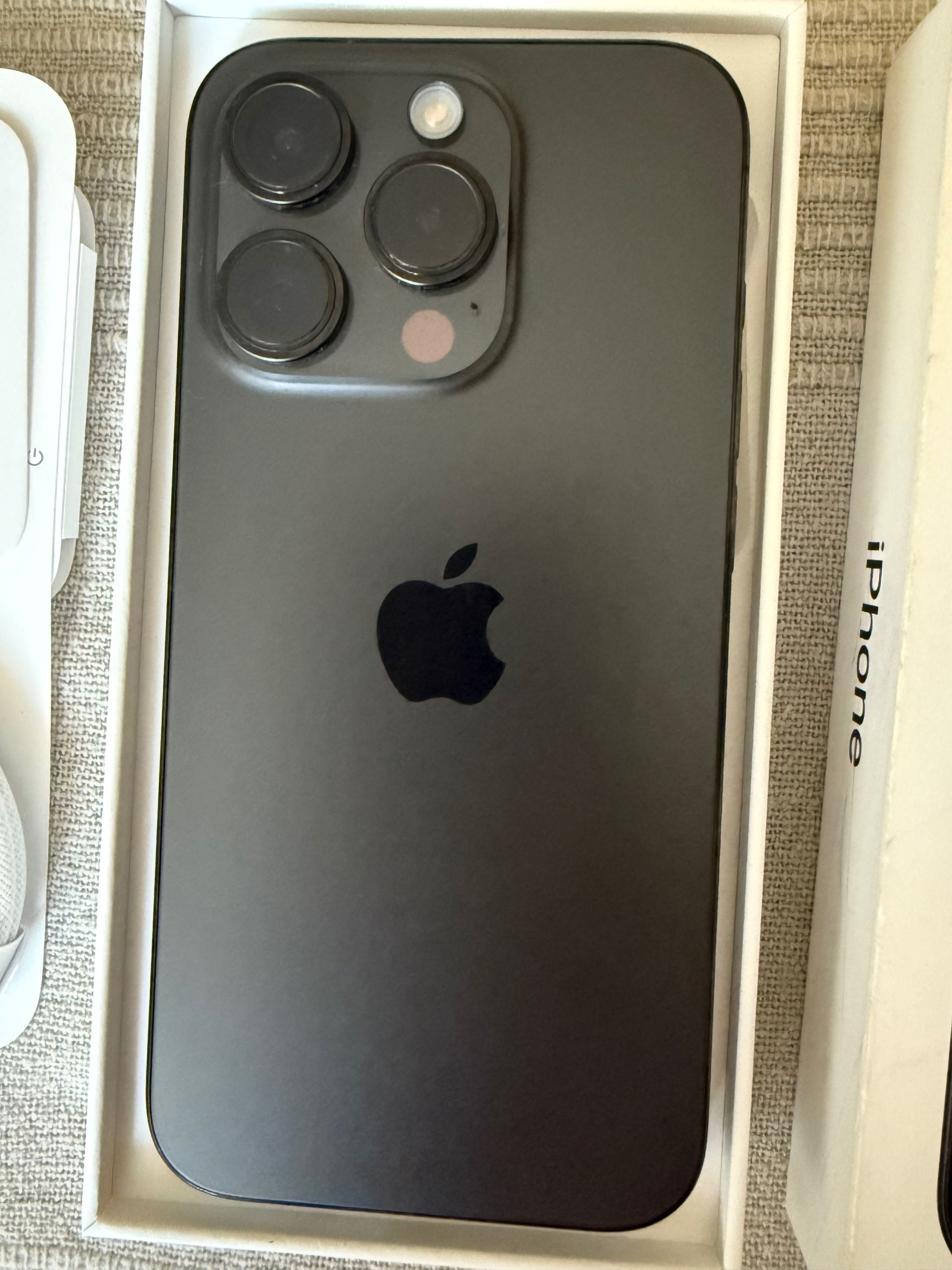 iPhone 15 pro 256GB black titanium