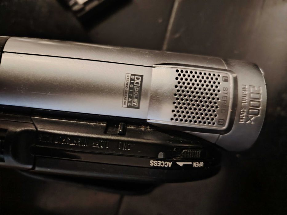 Vând camera filmat hibrid Sony cu mini dvd și card foto