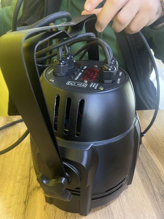 Лед фонар новый.