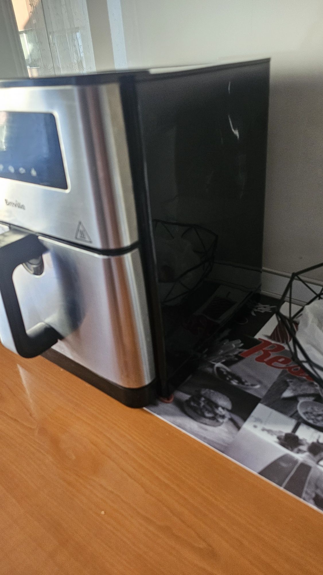 Vând Air Fryer Breville – friteuză cu aer cald, inox, stare excelentă!