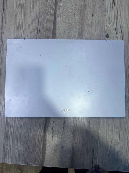 Asus kampyuter modeli esda yuq 400$ga olgandik