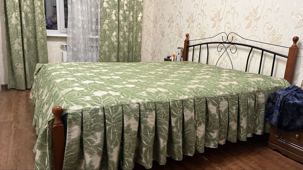 Продам двуспальную кровать