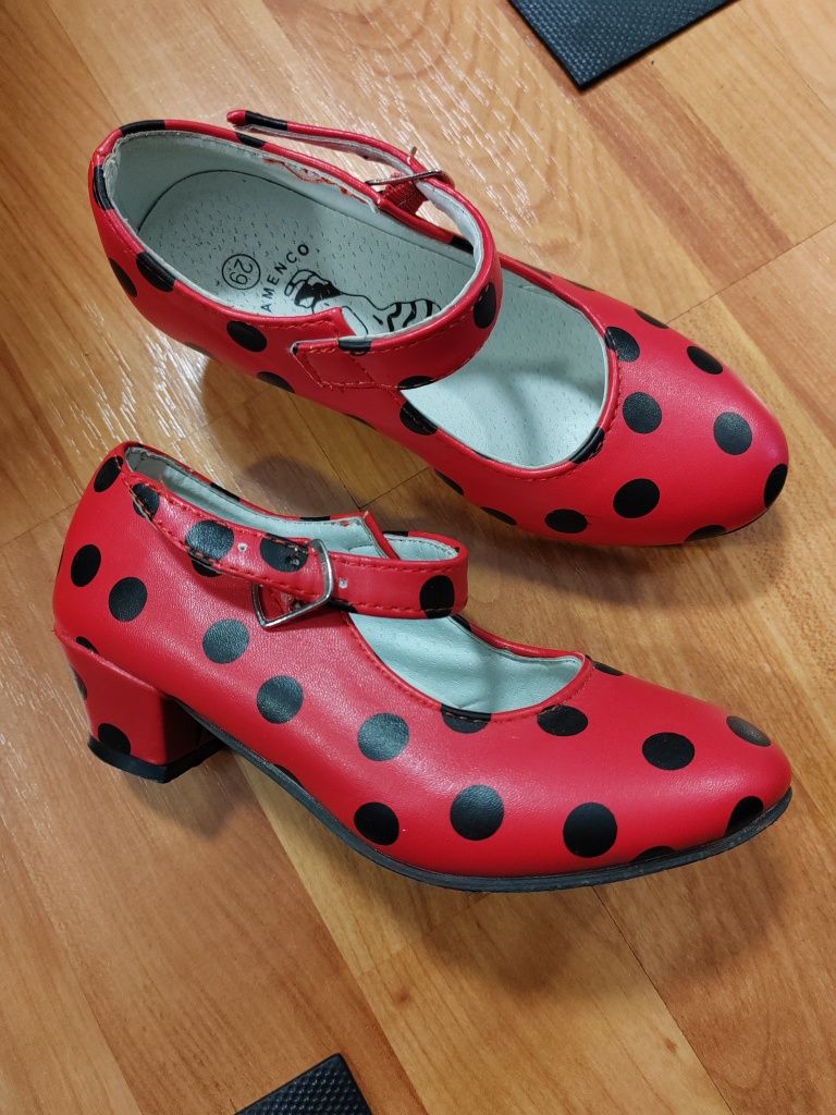 Pantofi flamenco, nr. 29