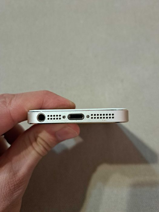 iphone 5s + кейсове подарък