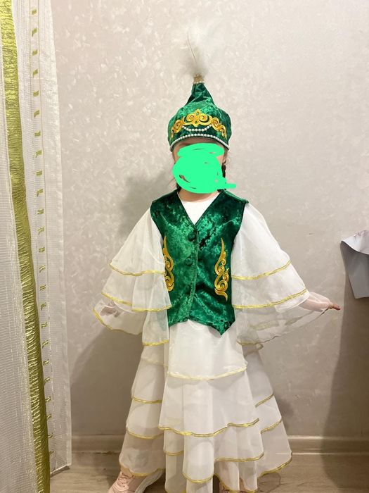 Продам костюм на 110-120см. Жилет и саукеле можно отдельно.