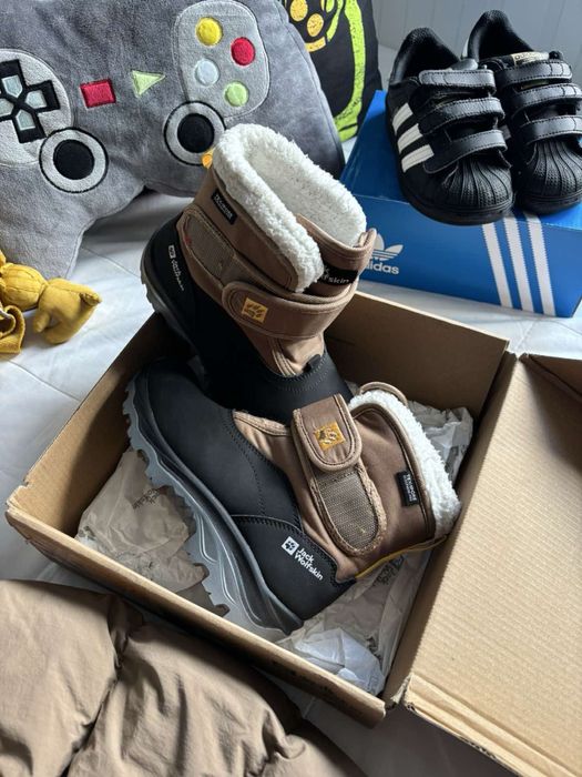 Яке Zara и боти Jack Wolfskin 33 номер