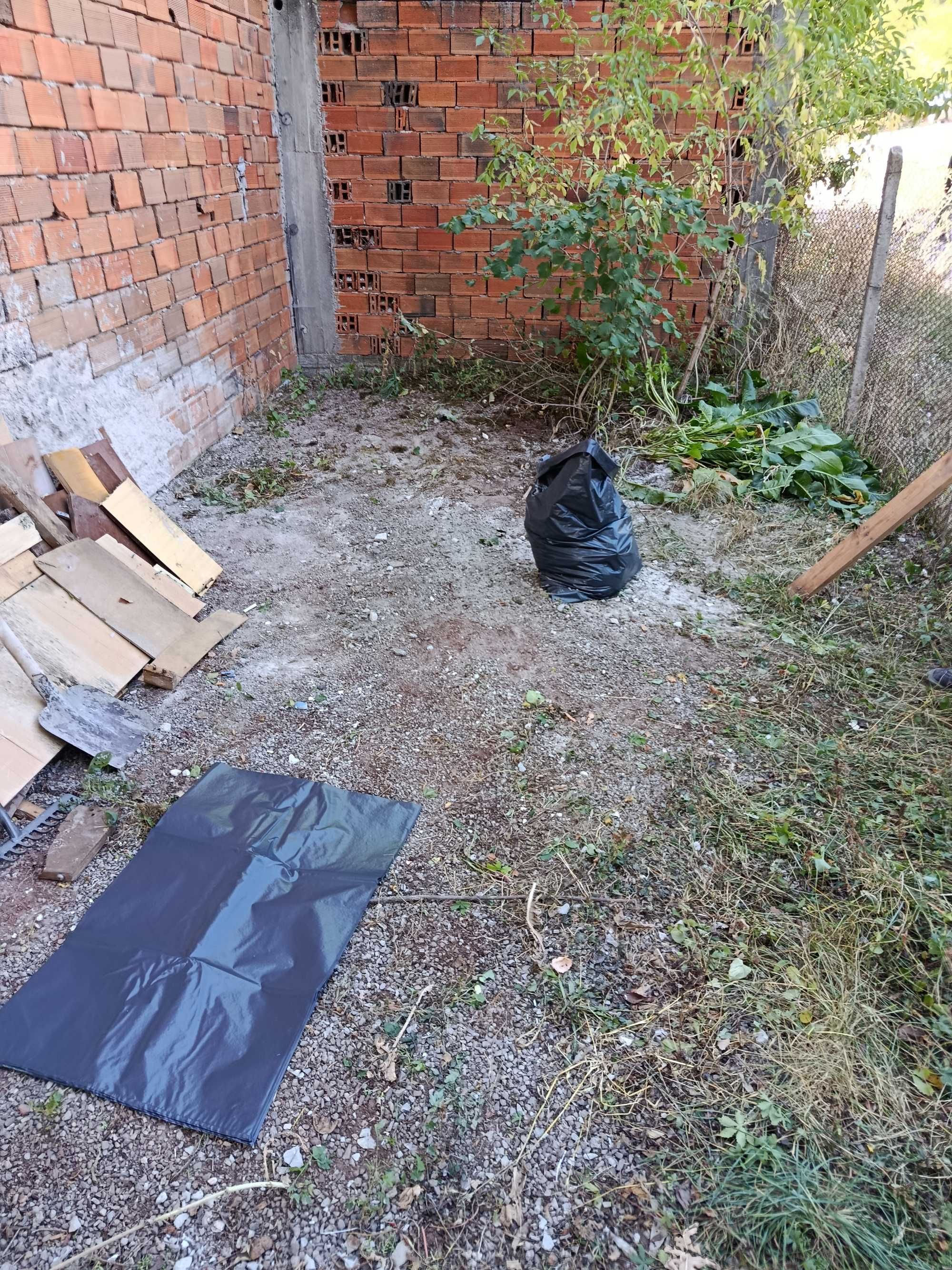 Почистване на дворове ,мазета ,тавани