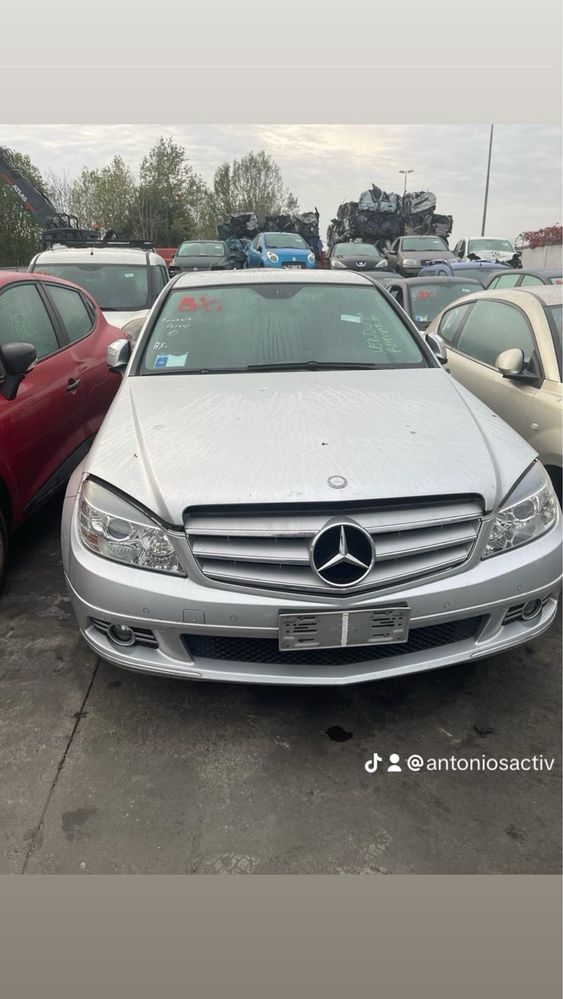 Dezmembrez Mercedes C220 break/sedan 2.2d