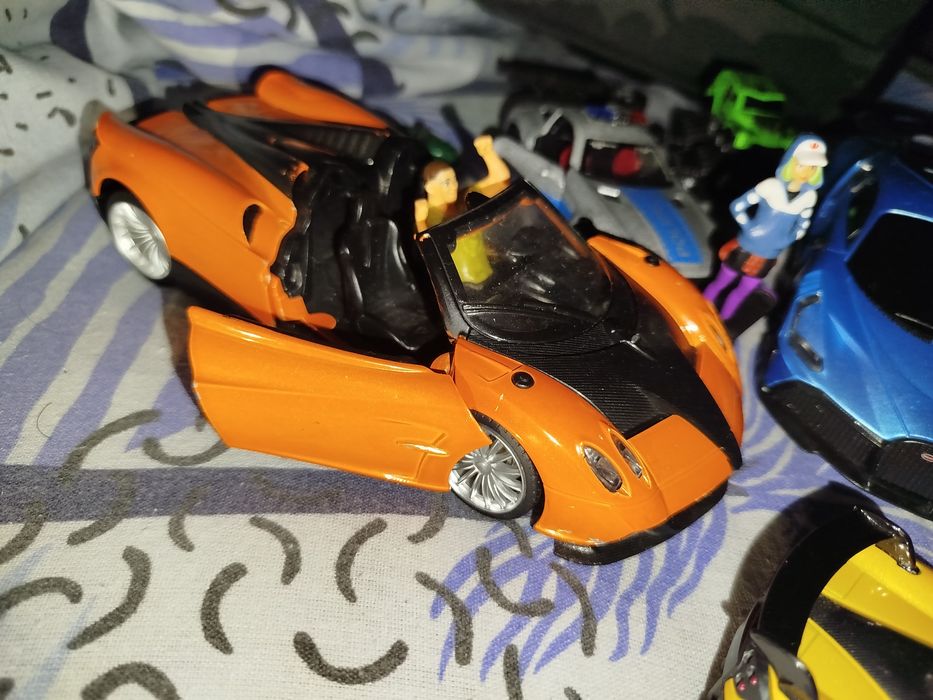 Vand jucarii machete auto pagani siBugatti