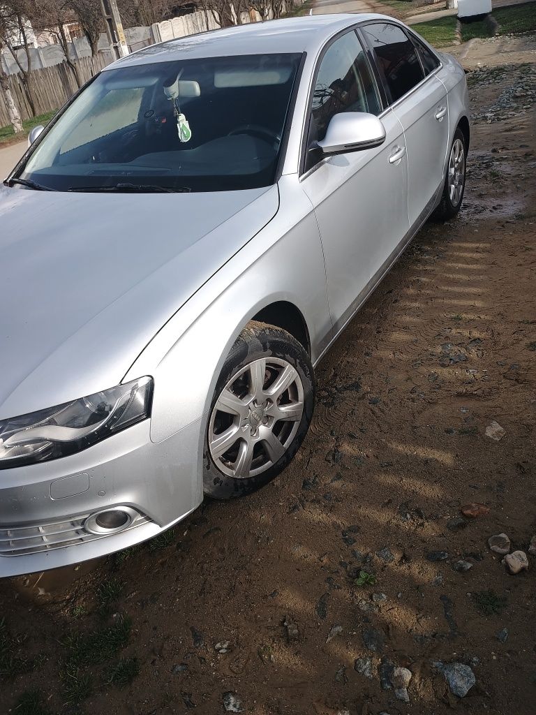Vând audi A4 stare buna , prețul este de 6300 euro