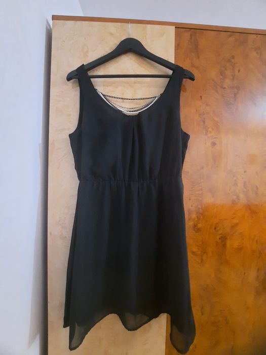 Vand rochie neagra de seara