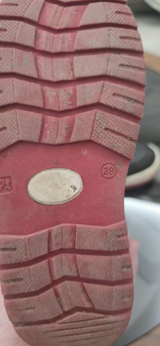 Много запазени обувки