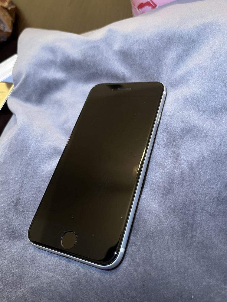 Vând Iphone SE 2020 fara defect