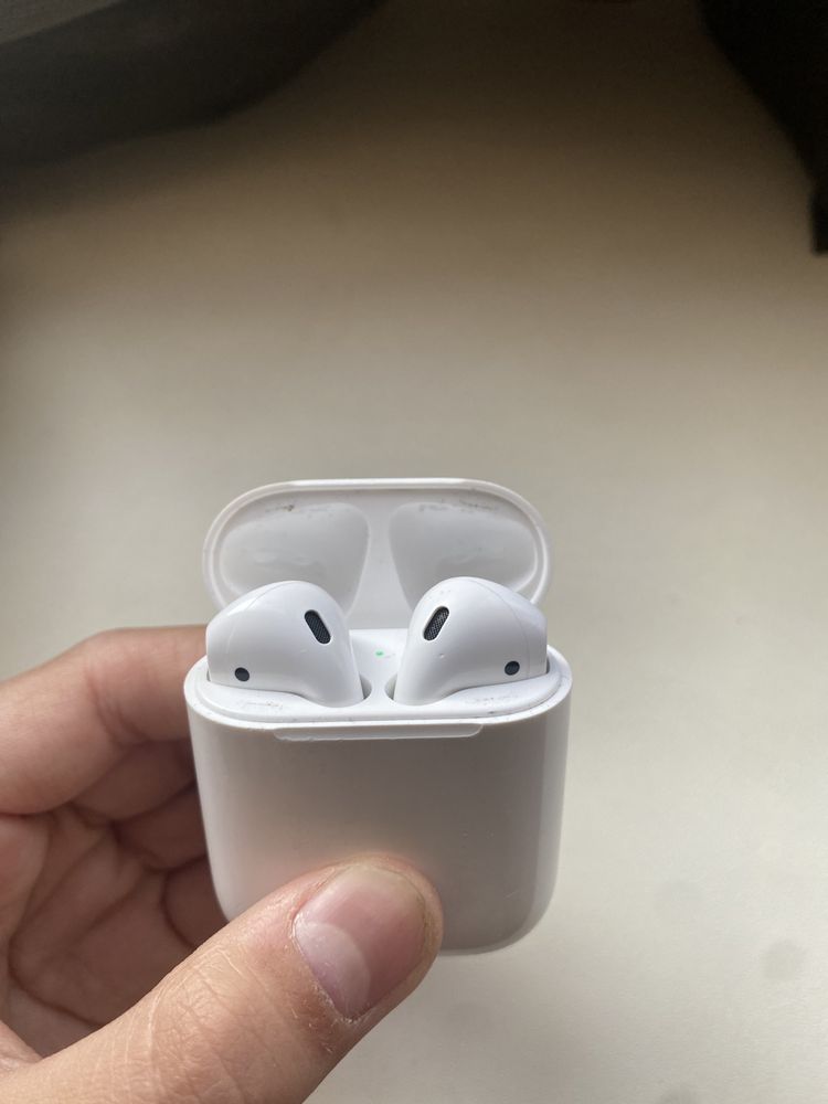 Airpods обычные с чехлом