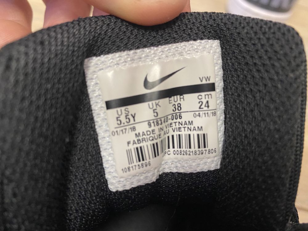 Оригинални кецове Nike 38
